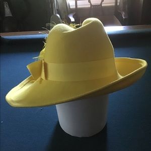 Vintage 1950s Yellow fedora, yellow wide ribbon and feather. By Halle Sue NY.